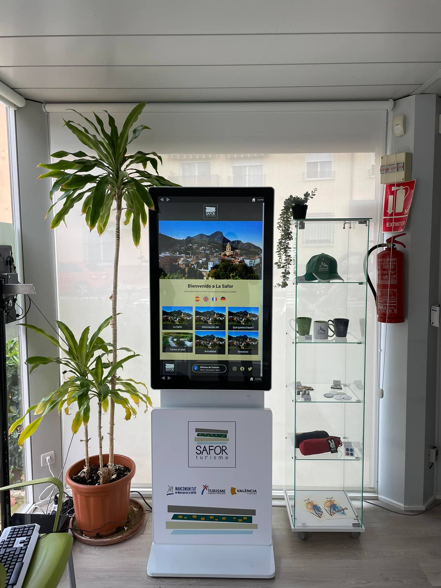 La Mancomunitat de la Safor da un paso hacia la digitalización turística con las pantallas girables de Lookish Spain